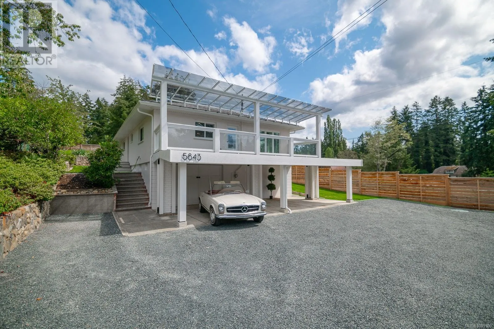 5843 Strathcona St