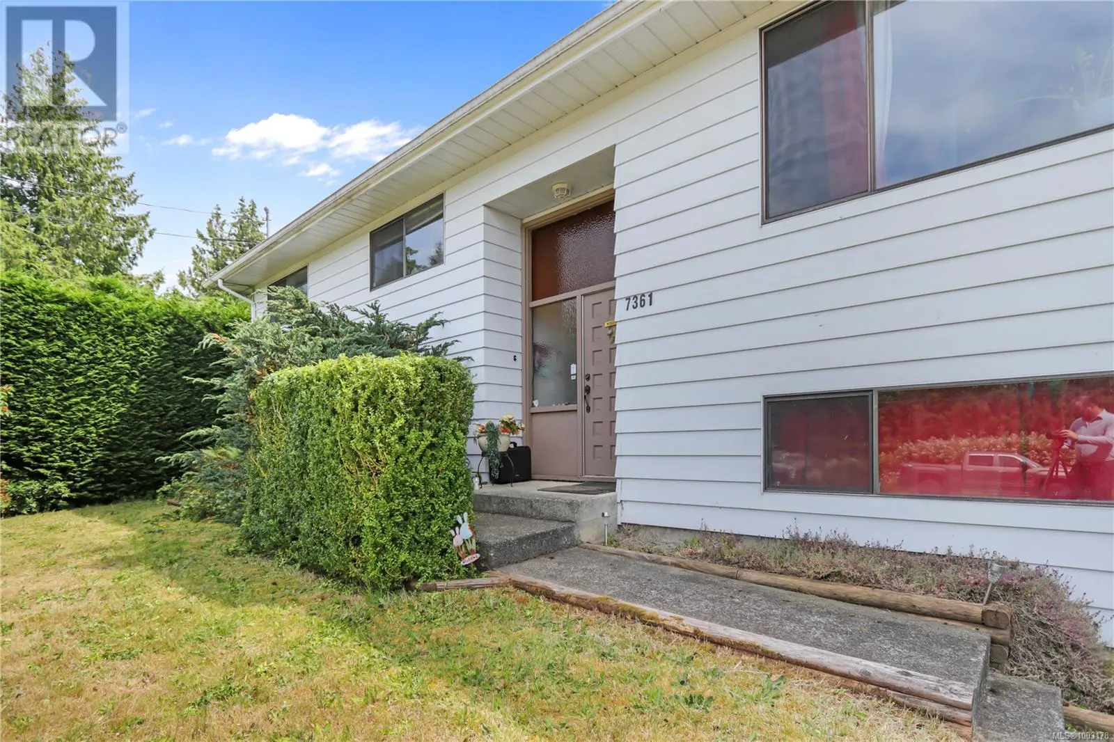 7361 Lynn Dr