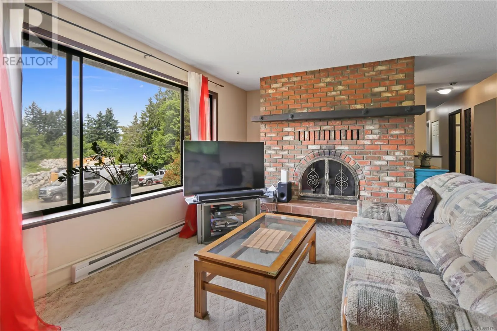 7361 Lynn Dr