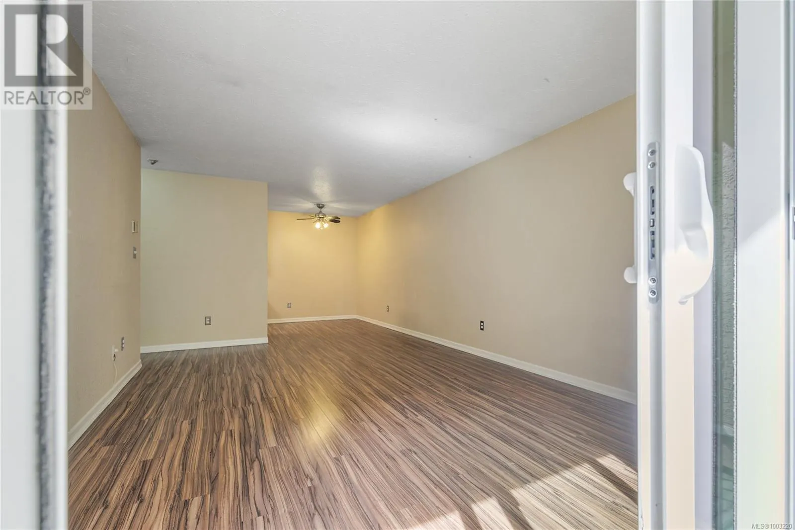 407 1187 Seafield Cres