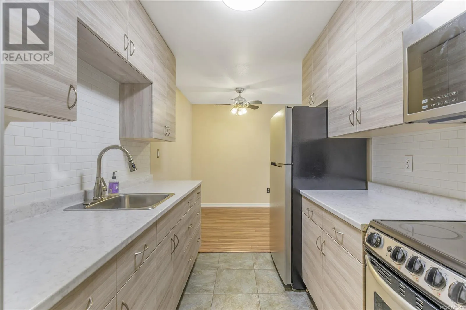 407 1187 Seafield Cres