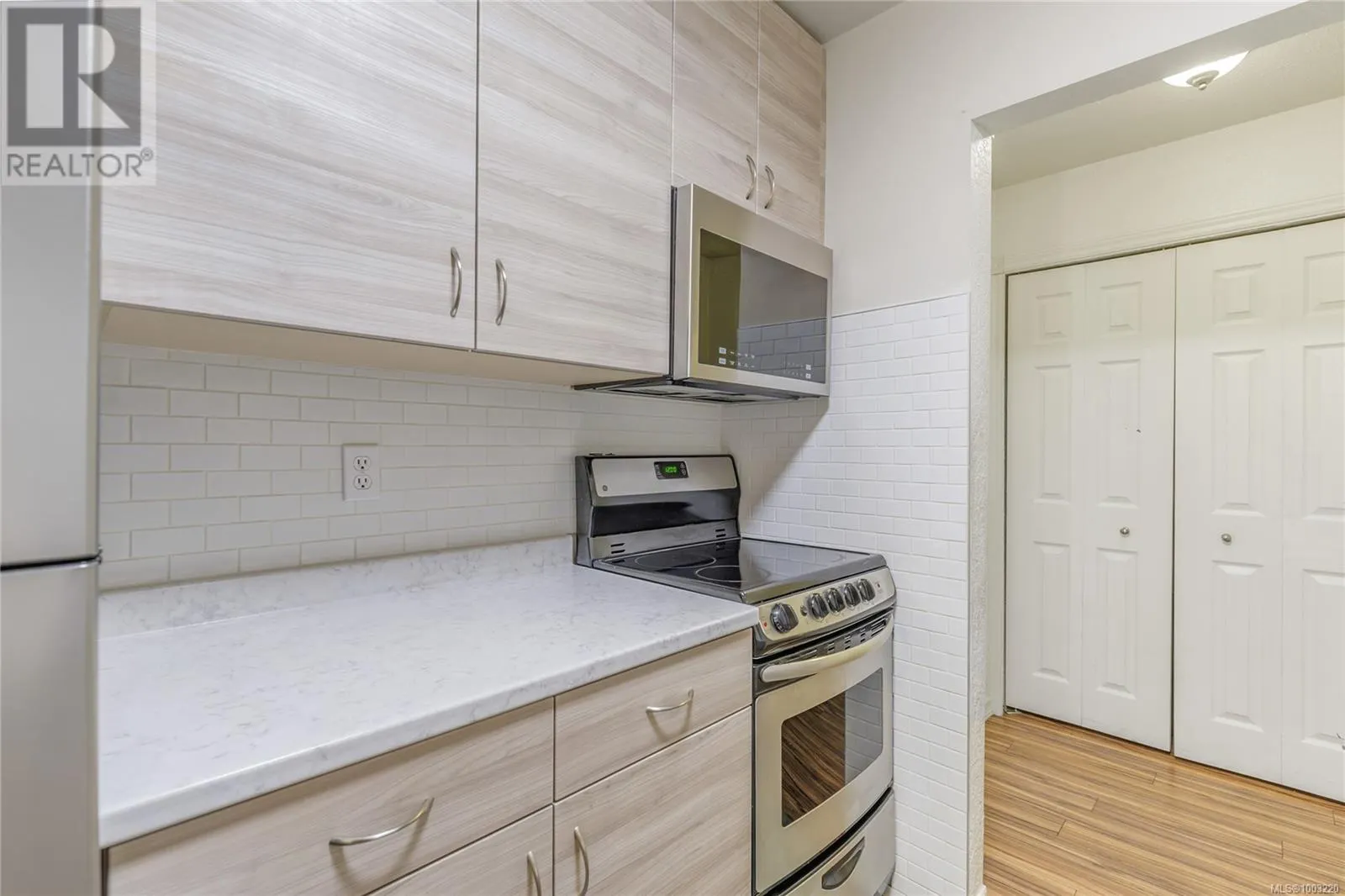 407 1187 Seafield Cres