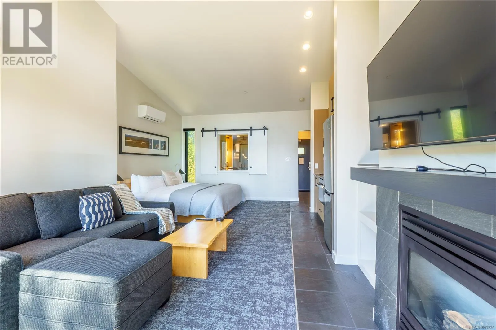 1104 596 Marine Dr