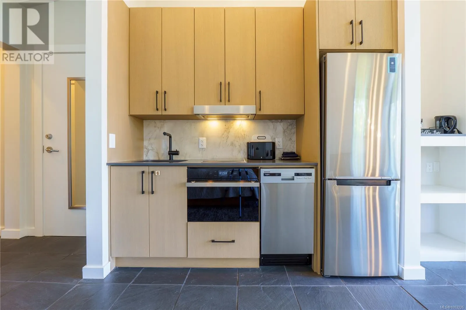 1104 596 Marine Dr