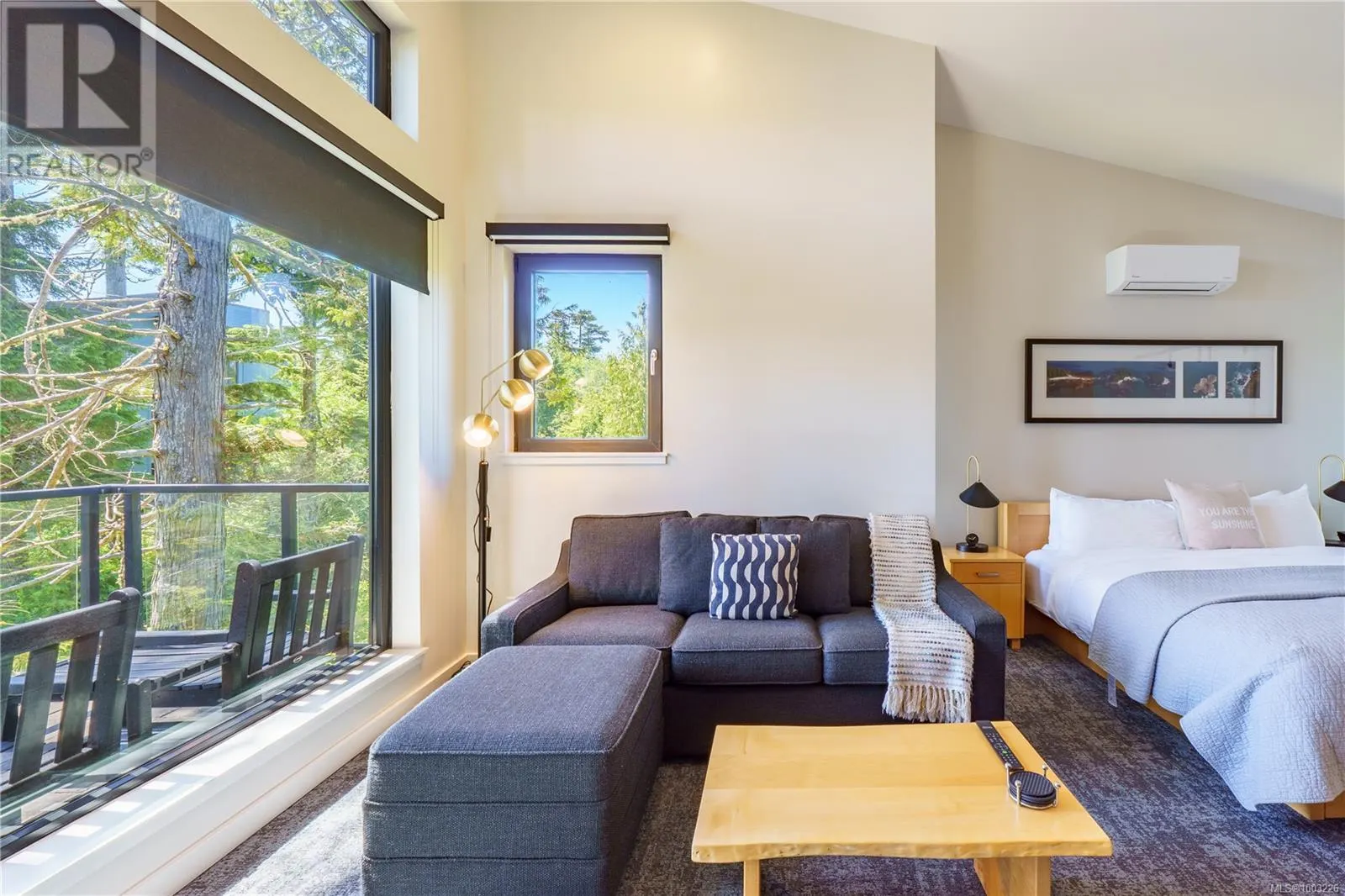 1104 596 Marine Dr