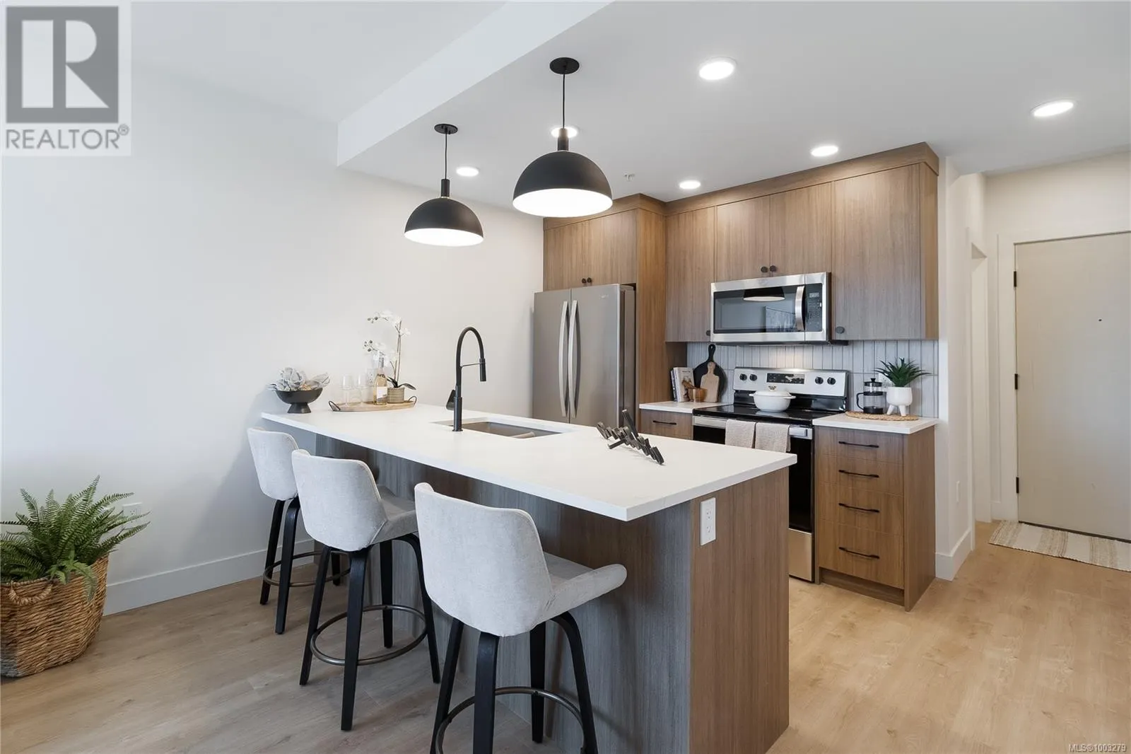 102 201 Dogwood Dr