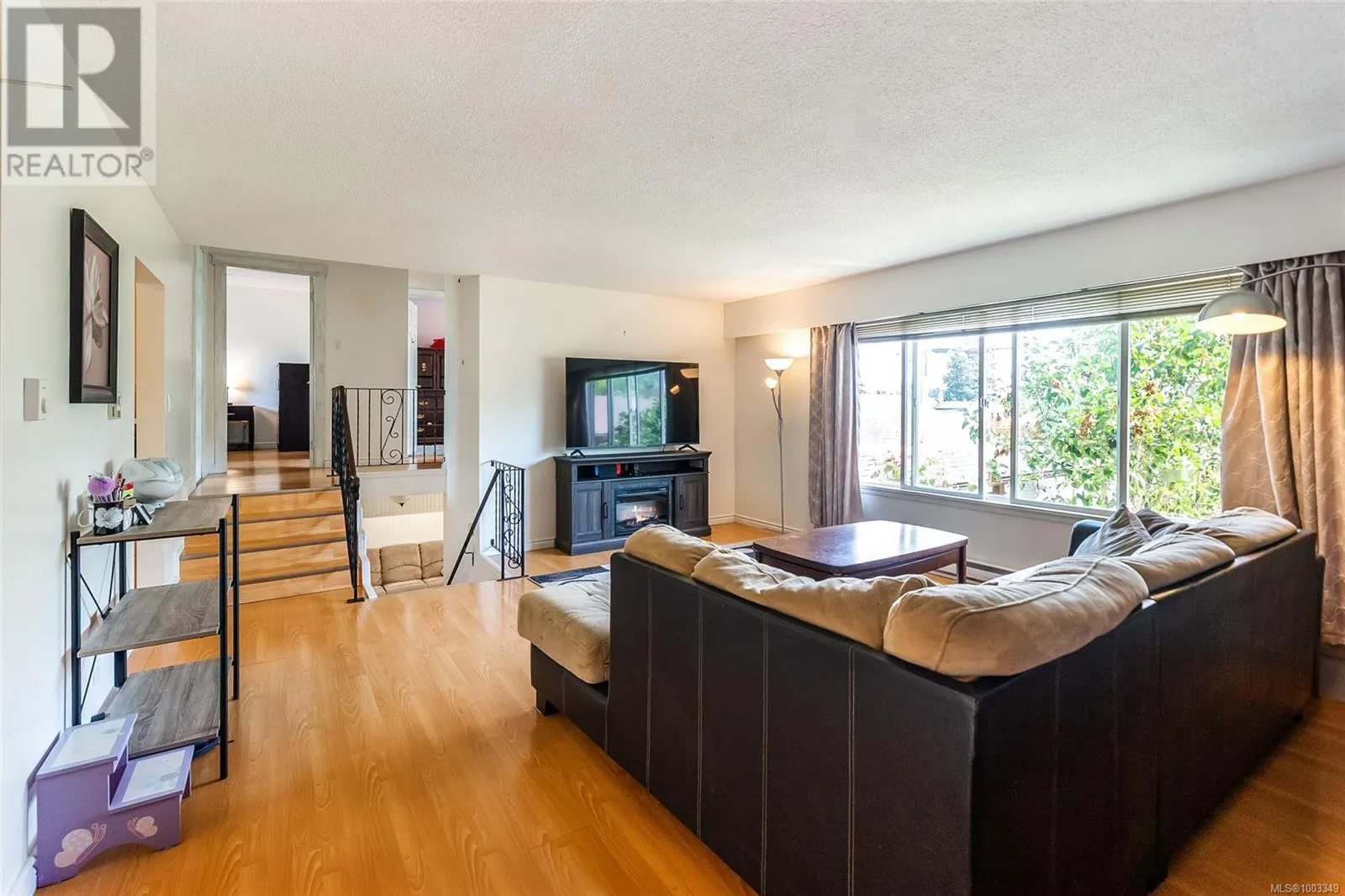 186 Acacia Ave