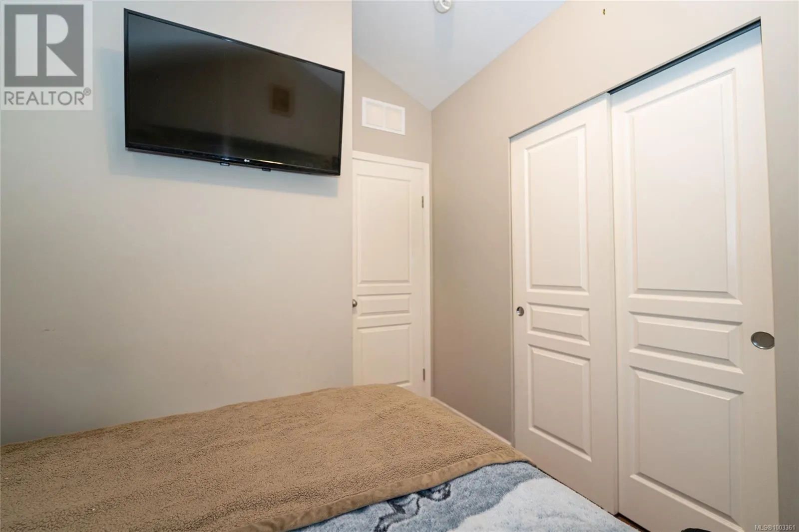 158 3042 RIVER Rd