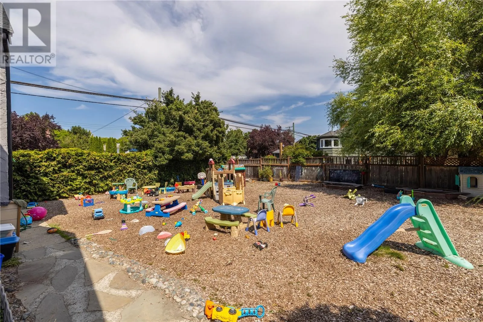 2575 Victor St