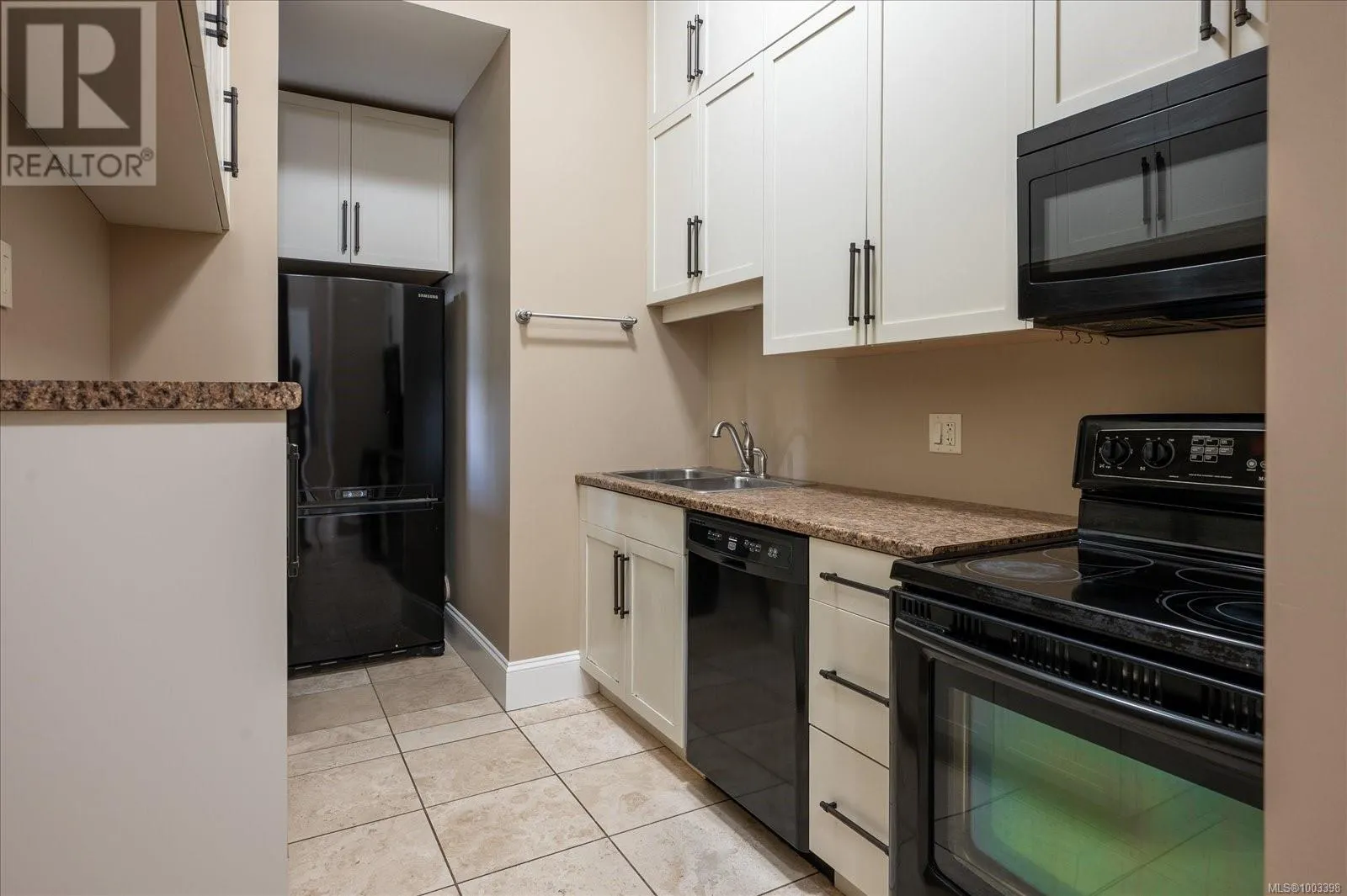 130 Canterbury Cres