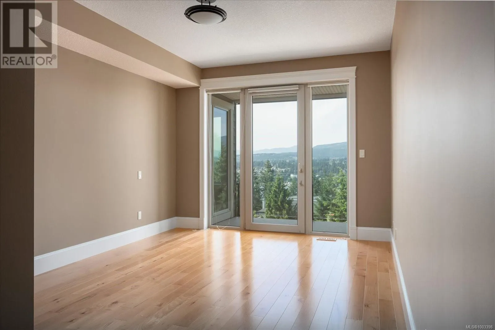 130 Canterbury Cres
