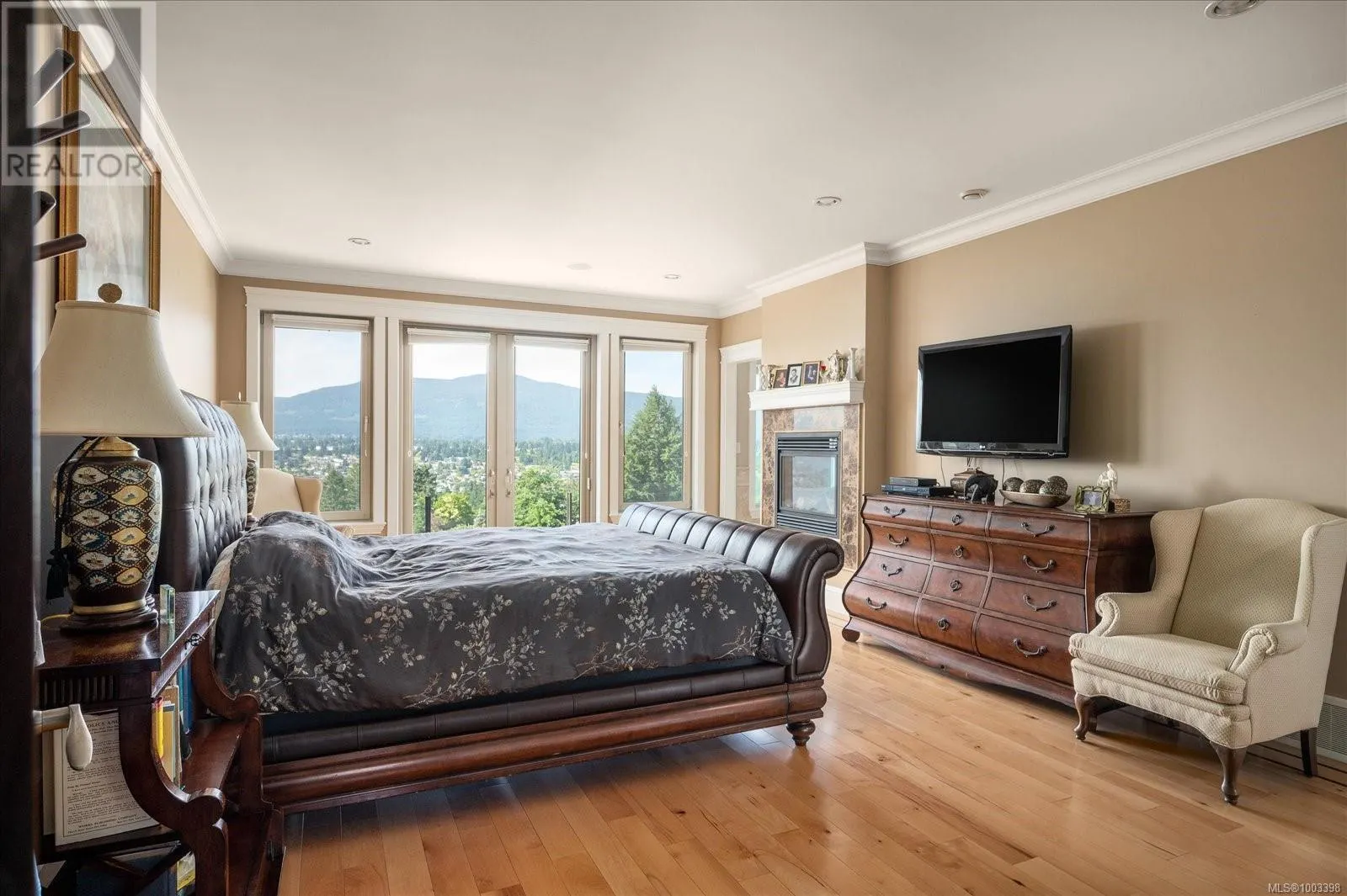 130 Canterbury Cres