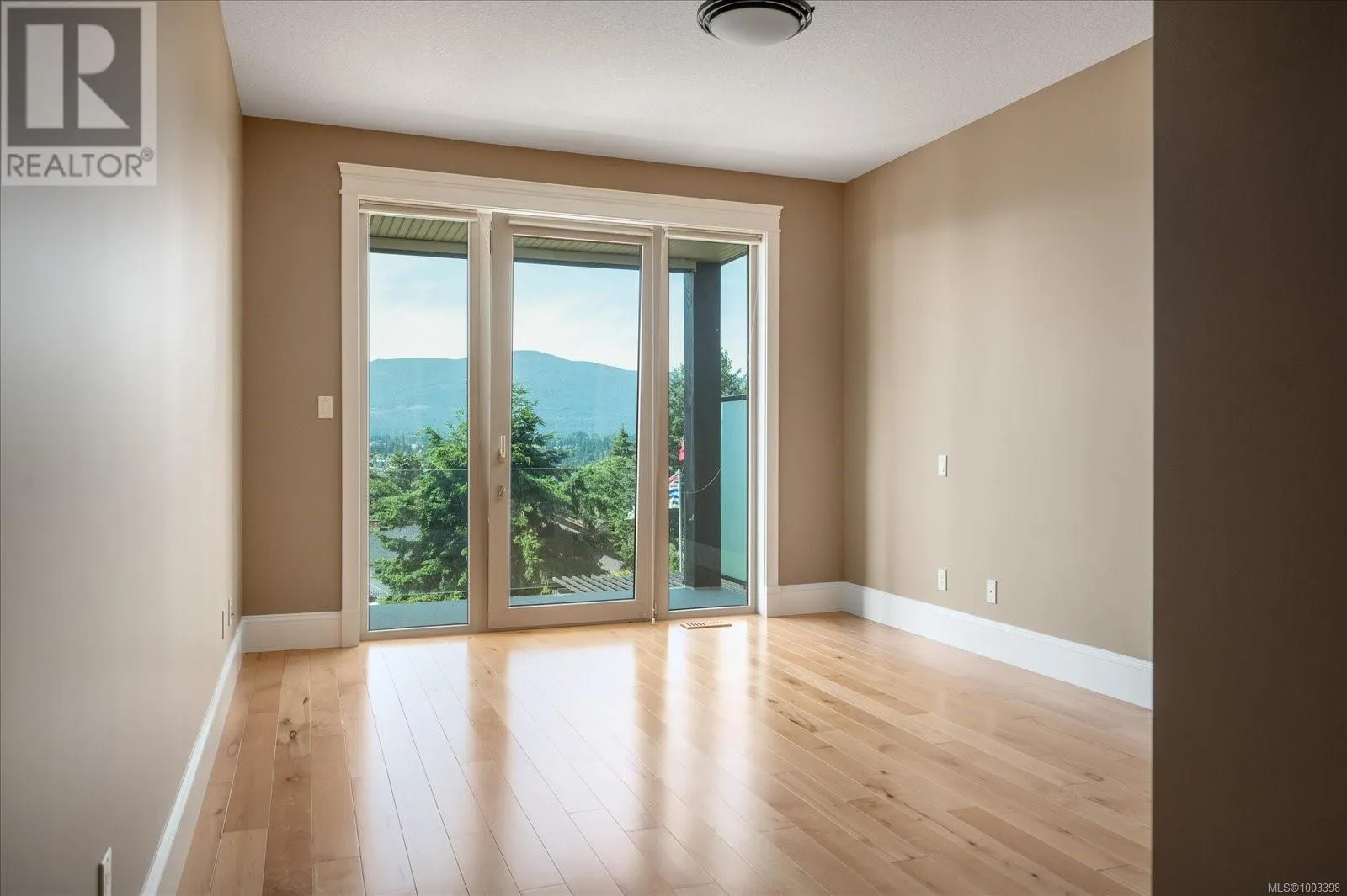 130 Canterbury Cres