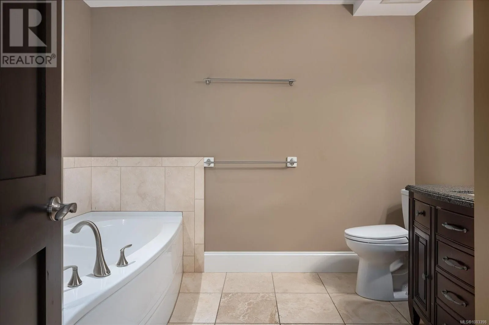 130 Canterbury Cres
