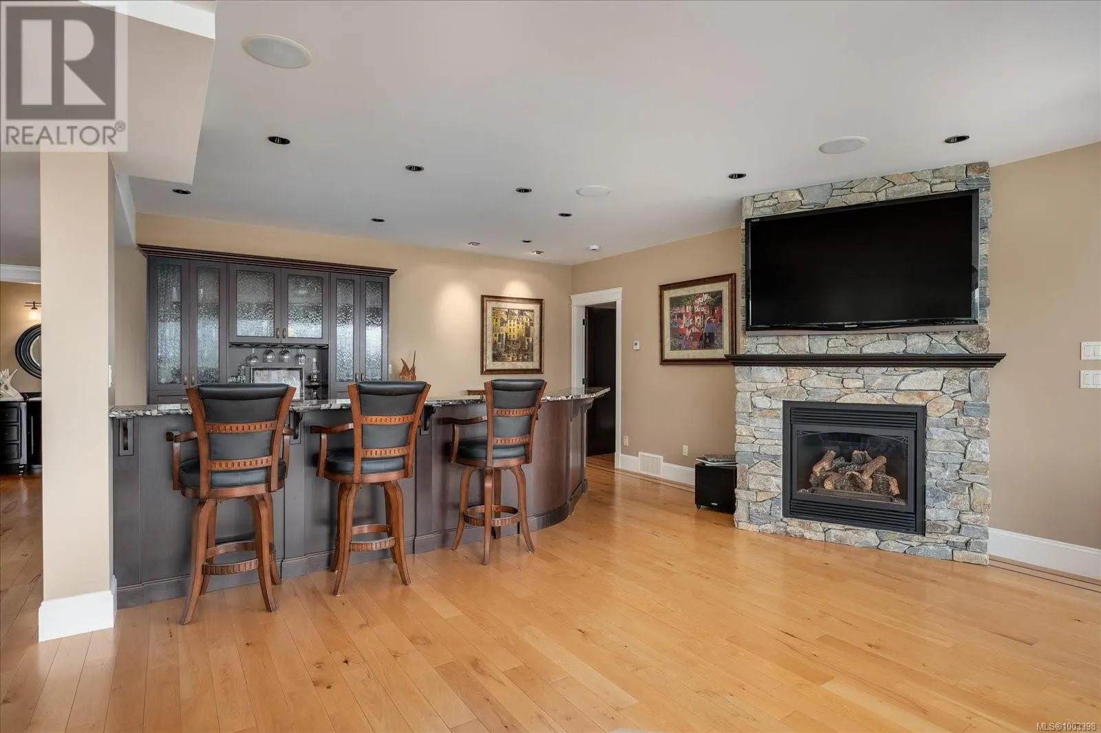 130 Canterbury Cres