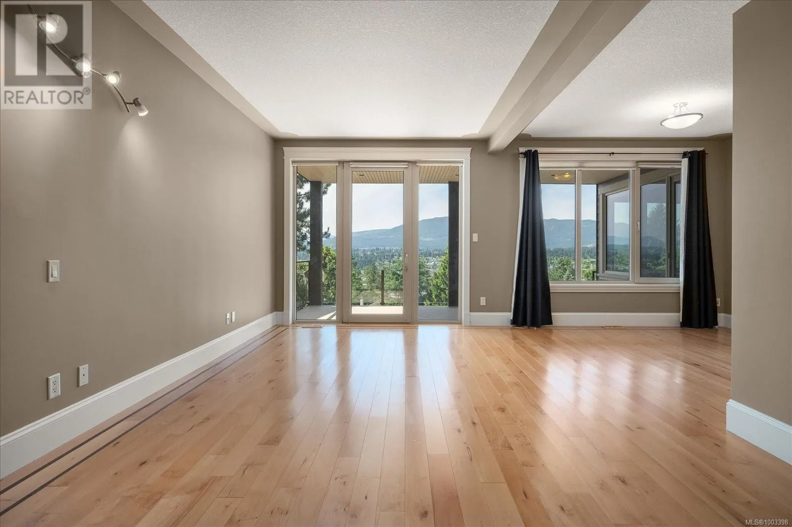 130 Canterbury Cres