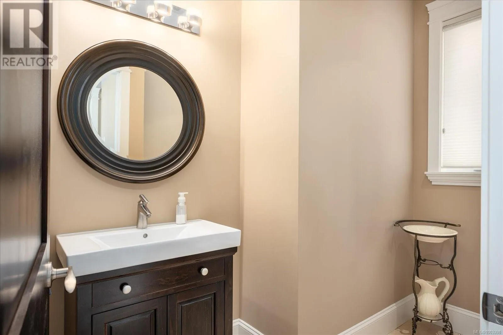 130 Canterbury Cres