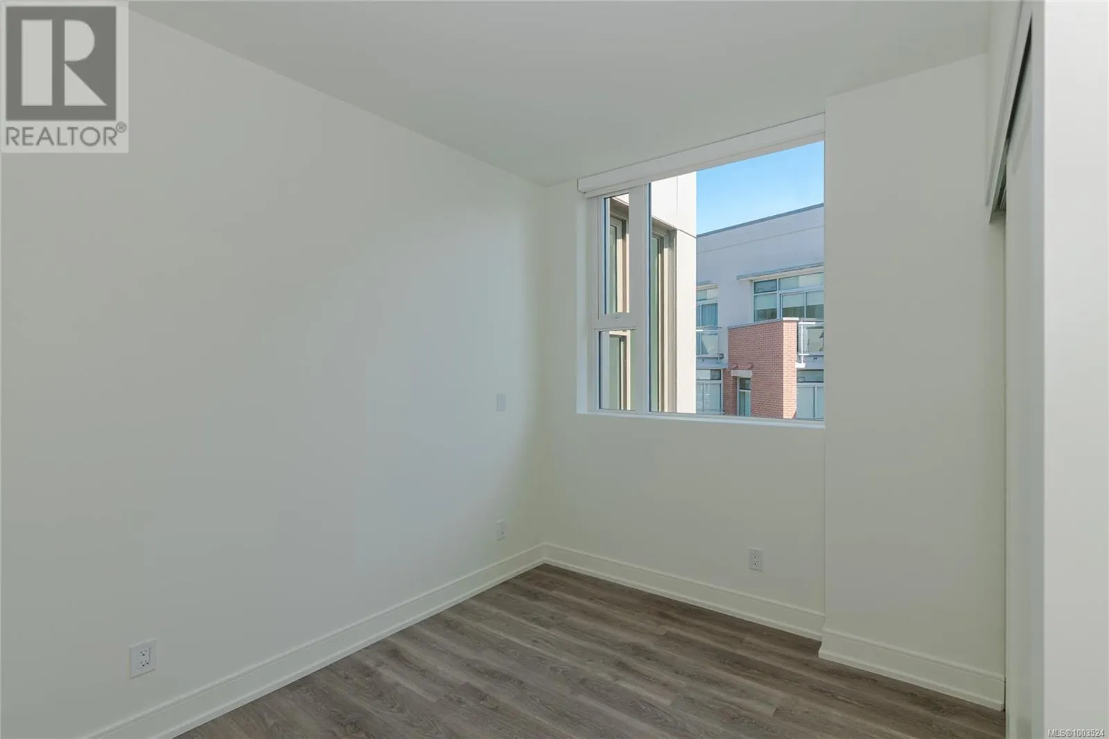 822 1628 Store St