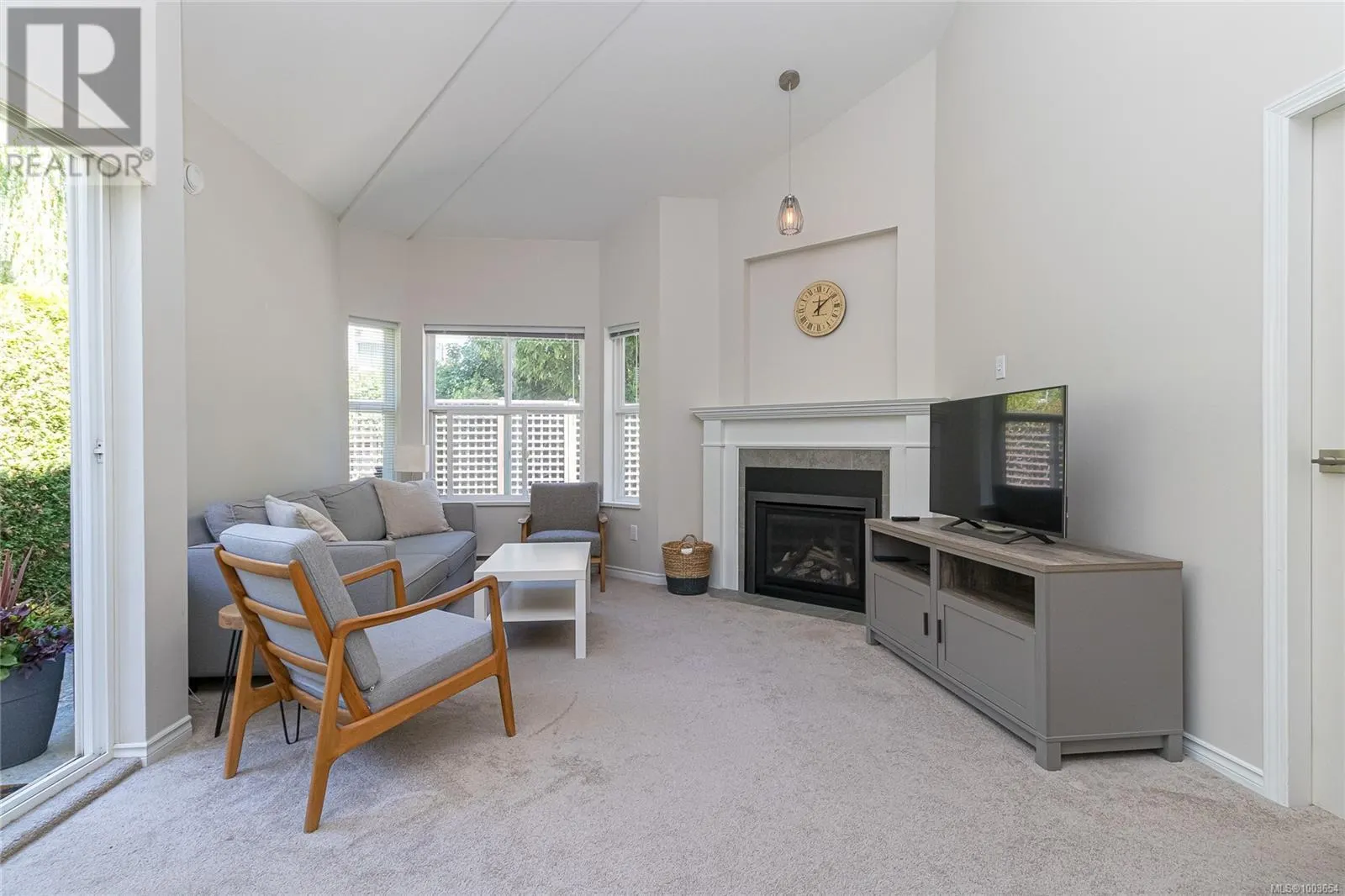 3 3633 Cedar Hill Rd
