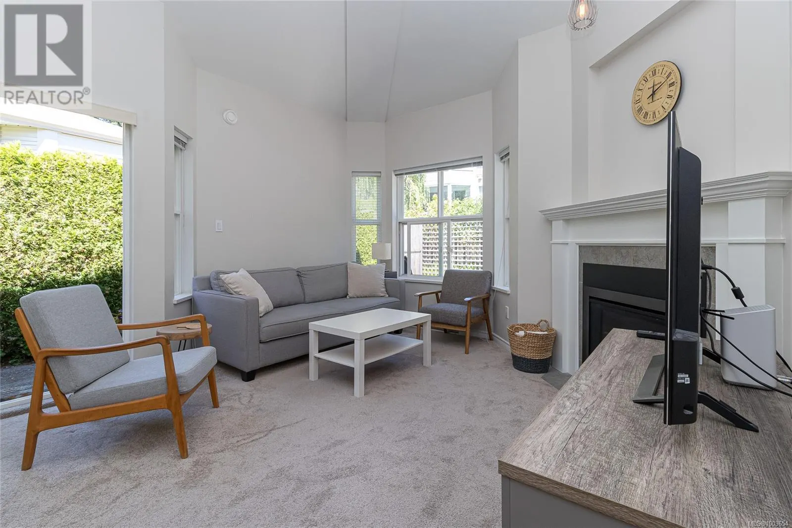 3 3633 Cedar Hill Rd