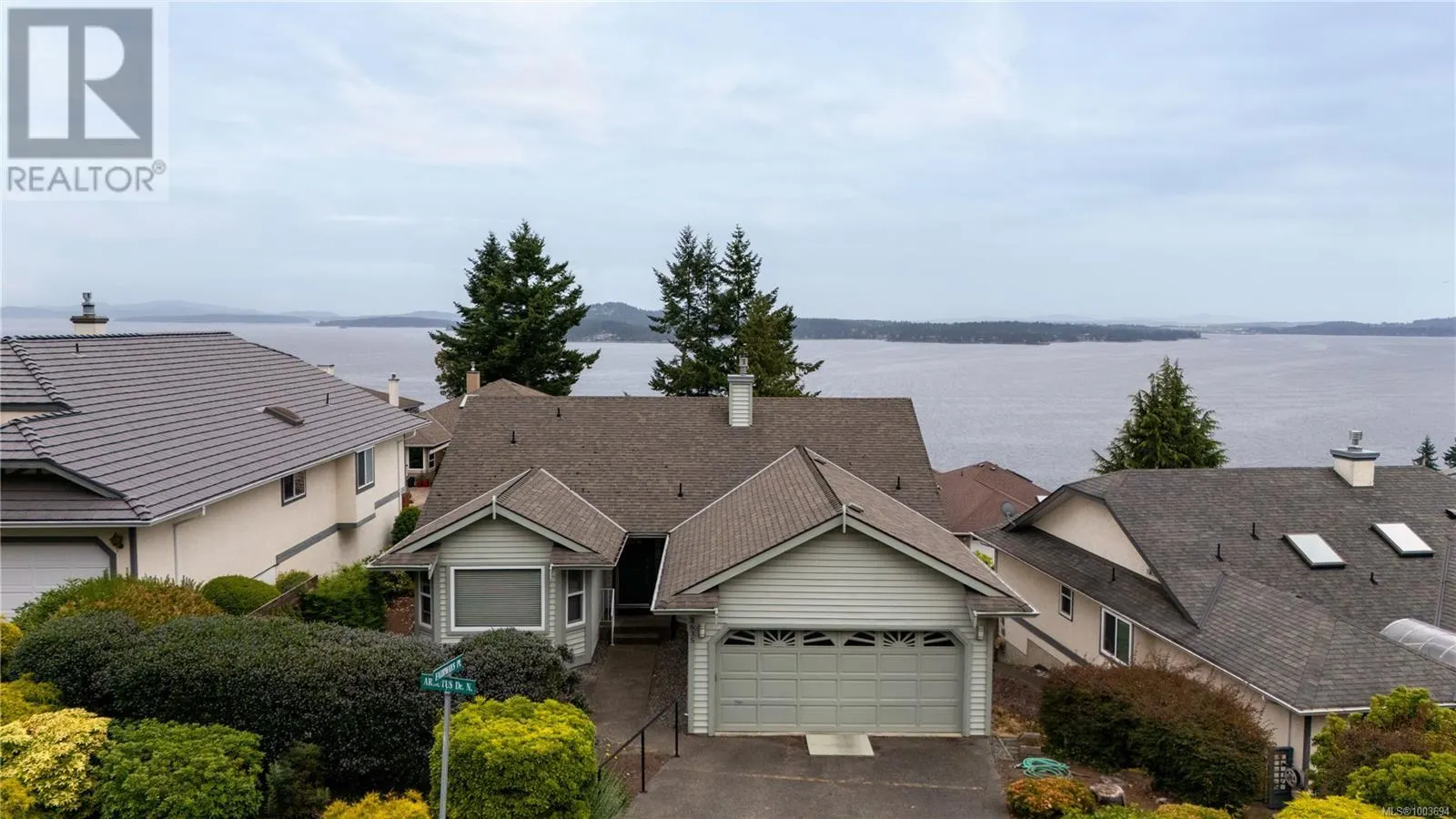 3635 Arbutus Dr N