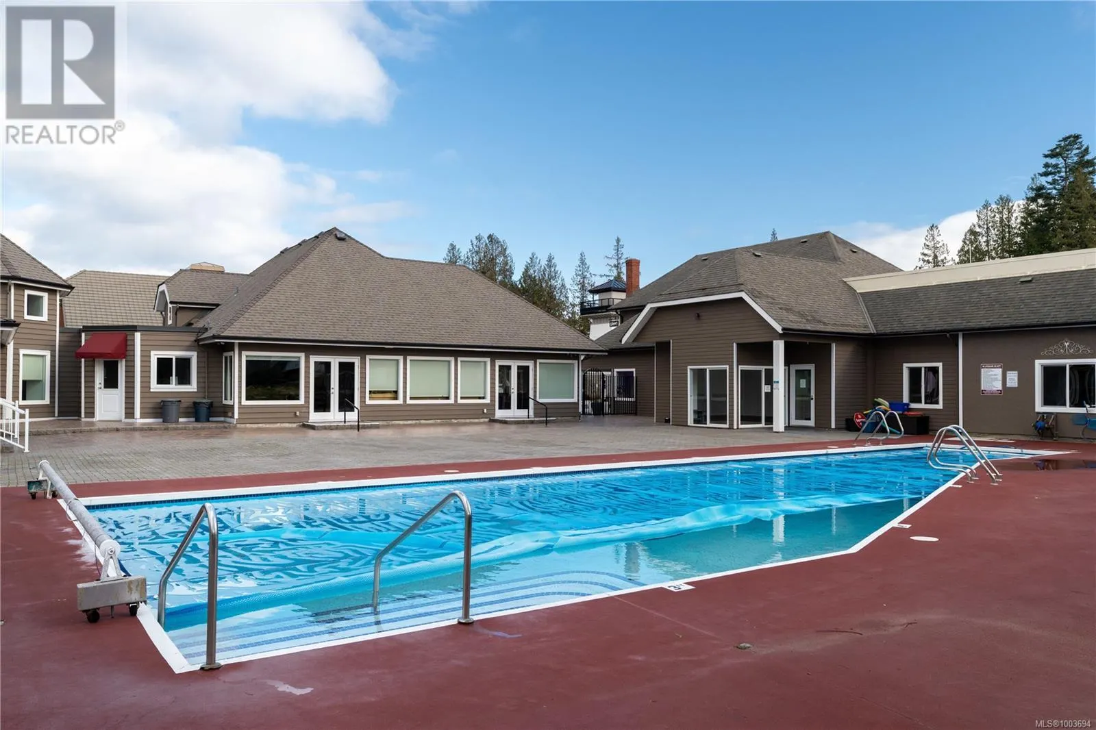 3635 Arbutus Dr N