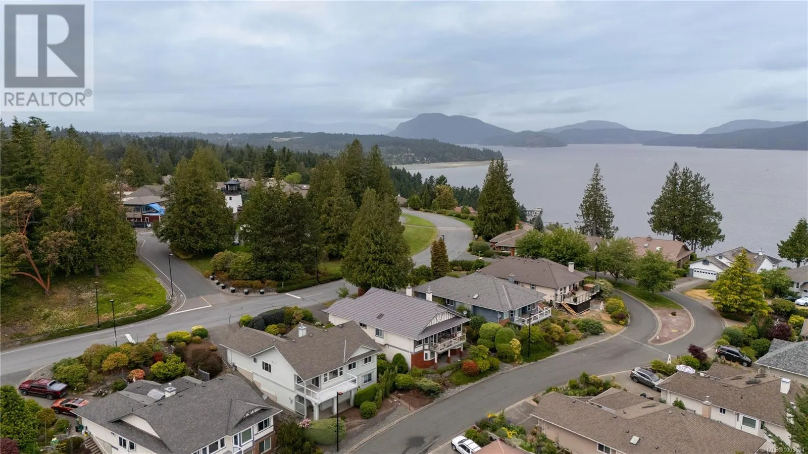 3635 Arbutus Dr N