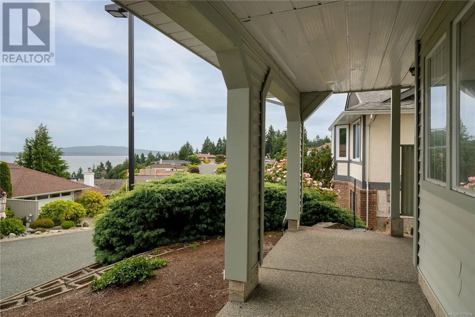 3635 Arbutus Dr N