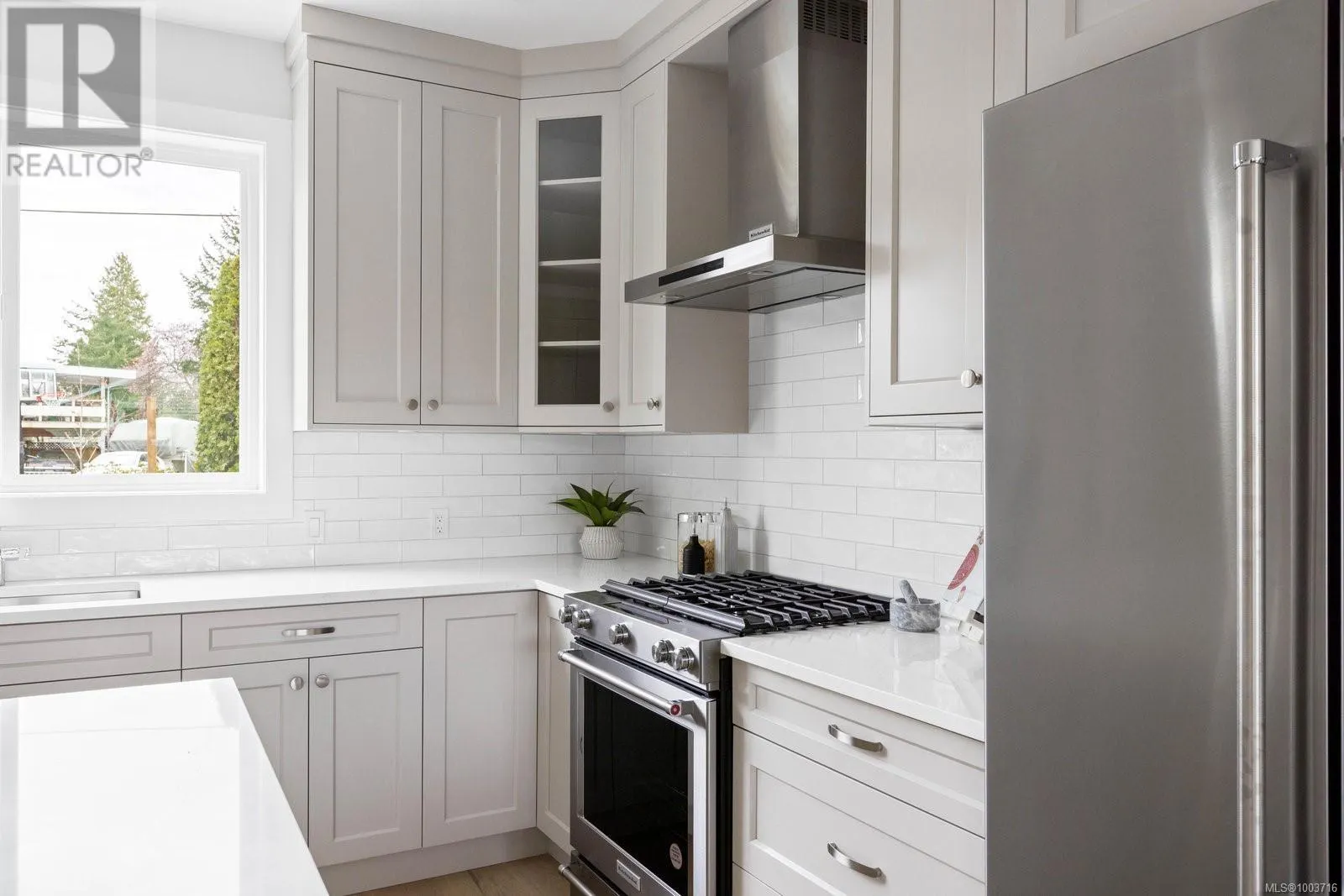 2306 Grove Cres