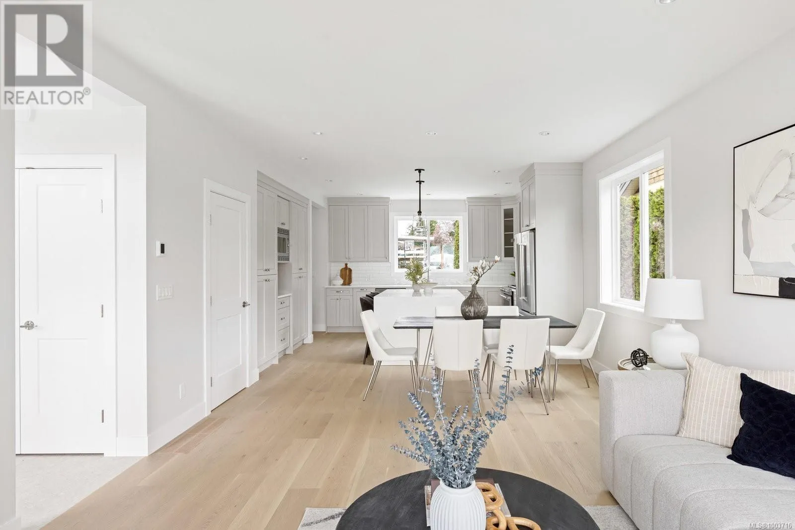 2306 Grove Cres