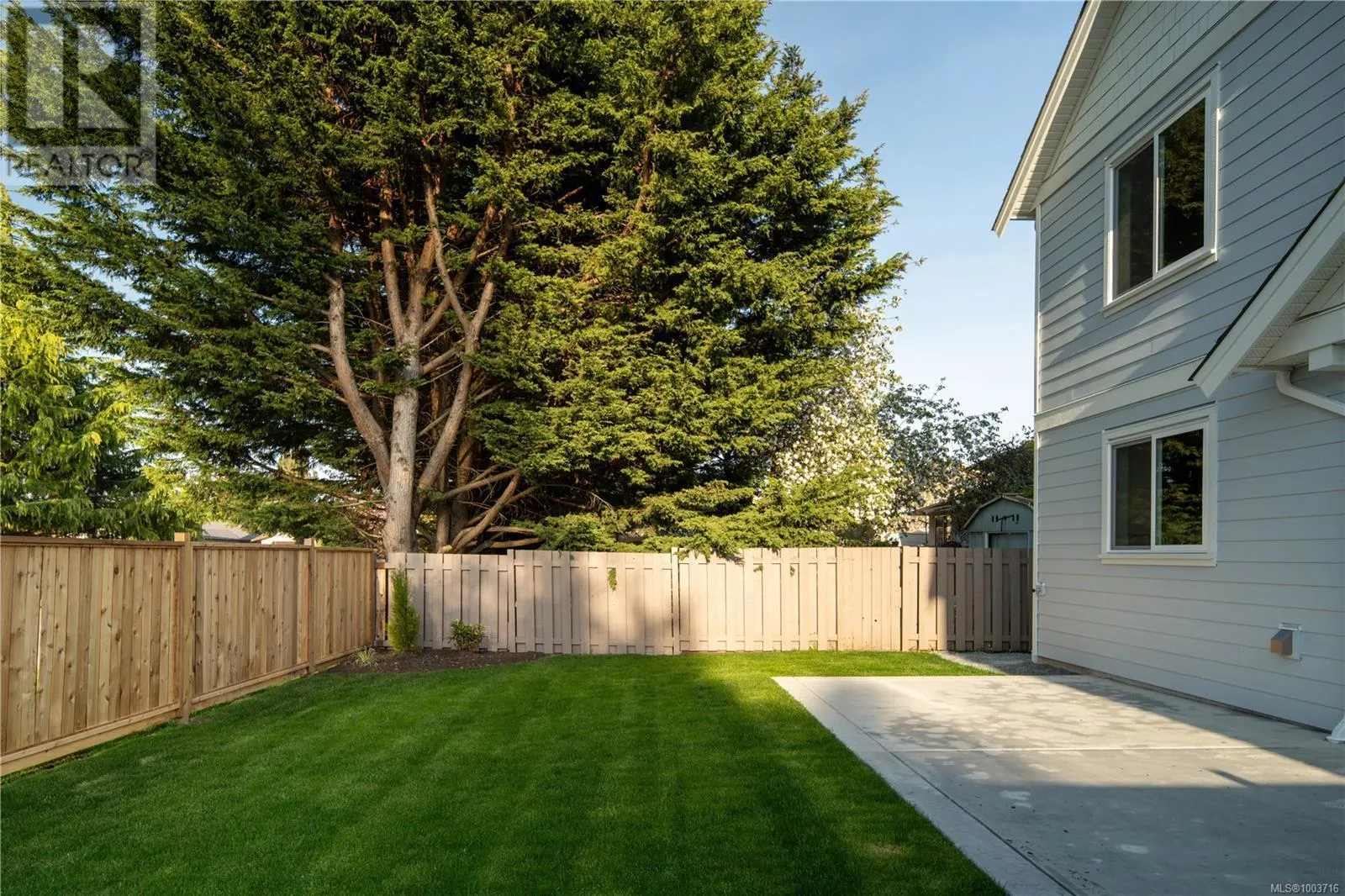 2306 Grove Cres