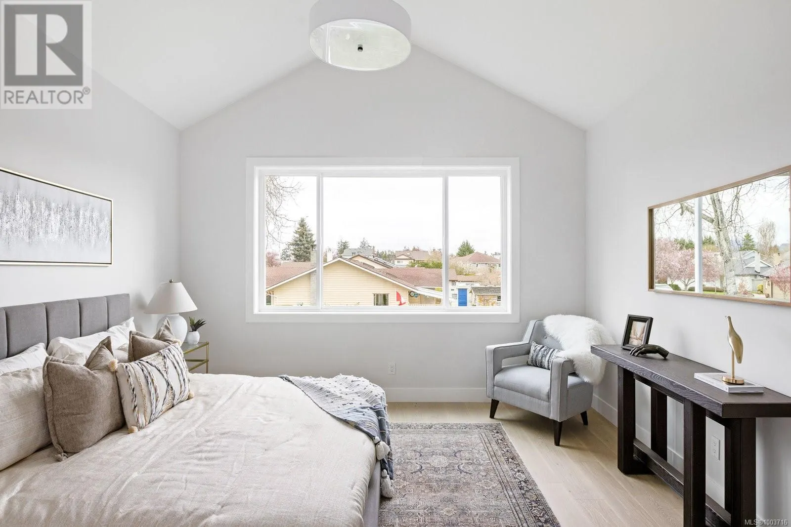 2306 Grove Cres