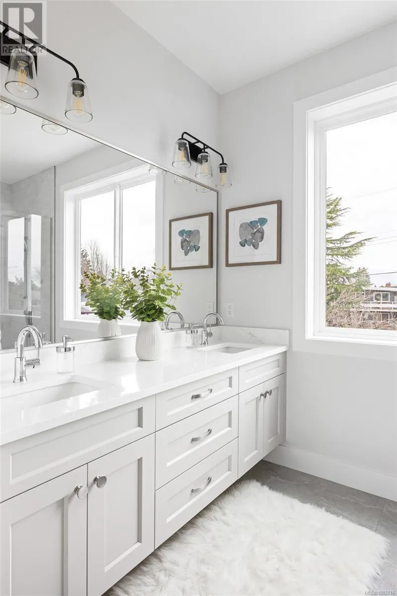 2306 Grove Cres