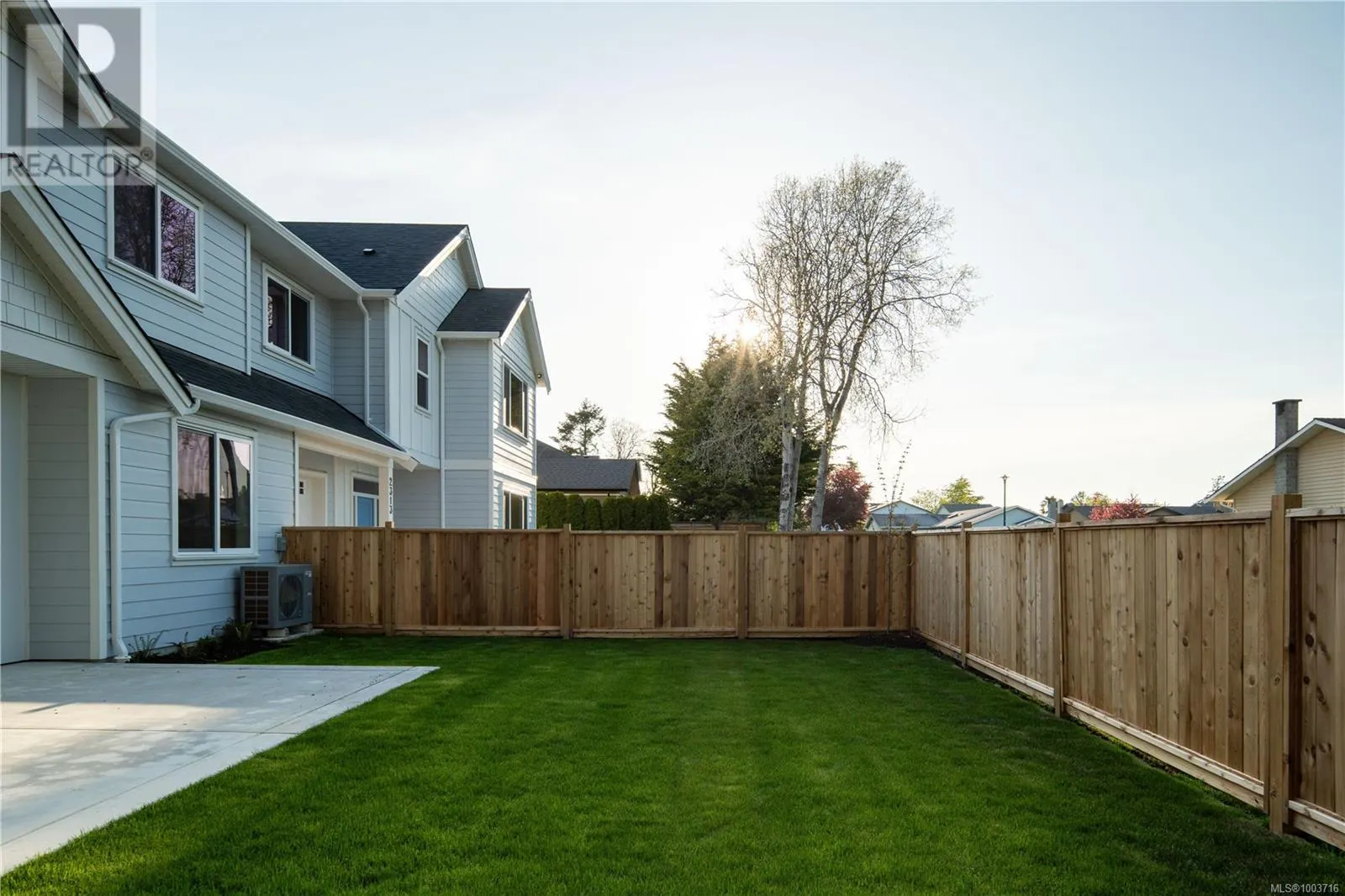 2306 Grove Cres