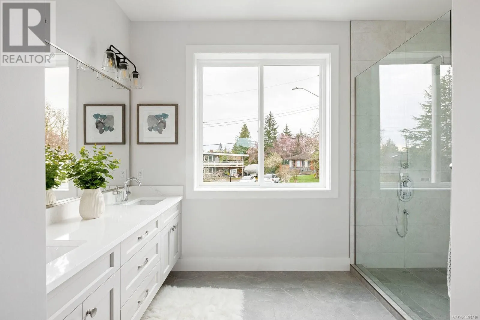 2306 Grove Cres