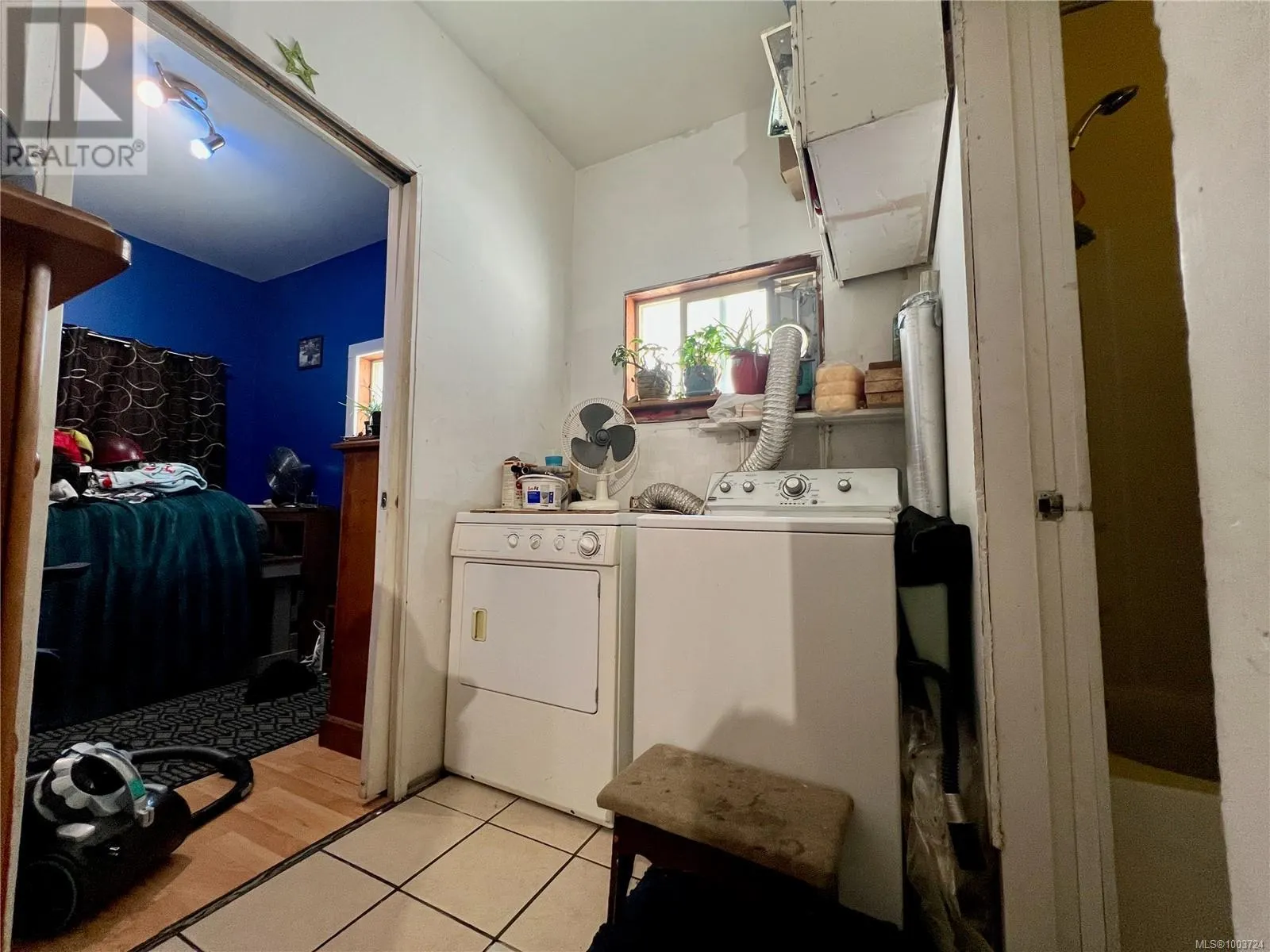 374 Nicol St