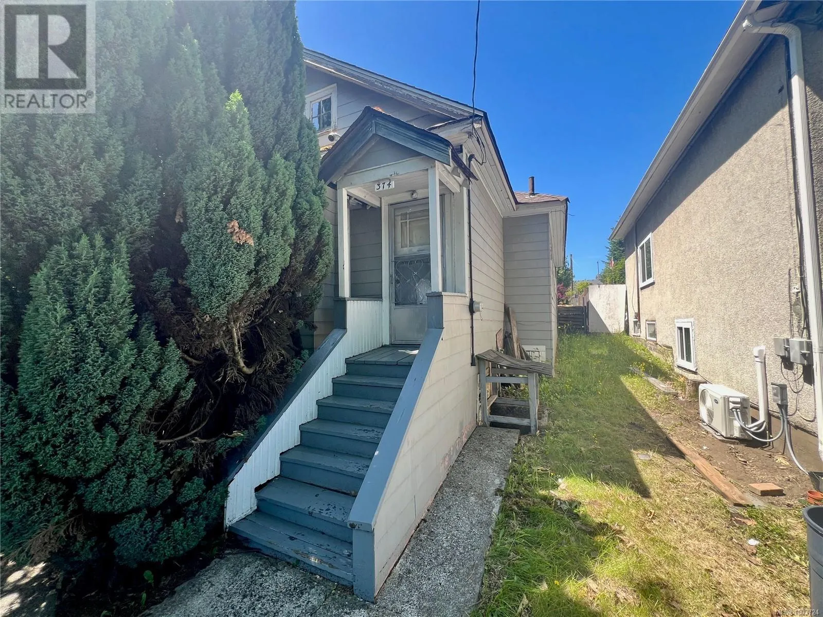 374 Nicol St