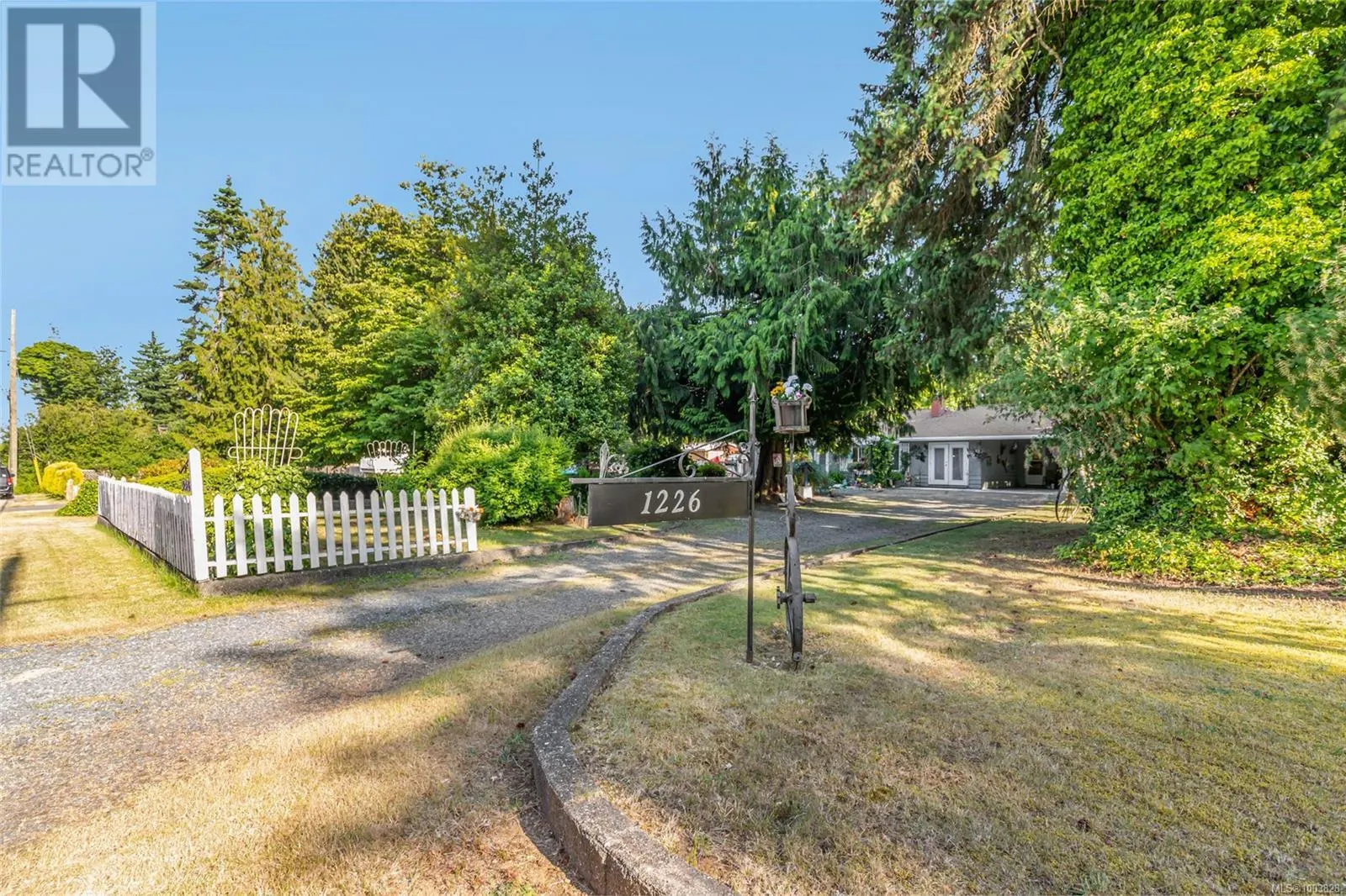 1226 Centre Rd