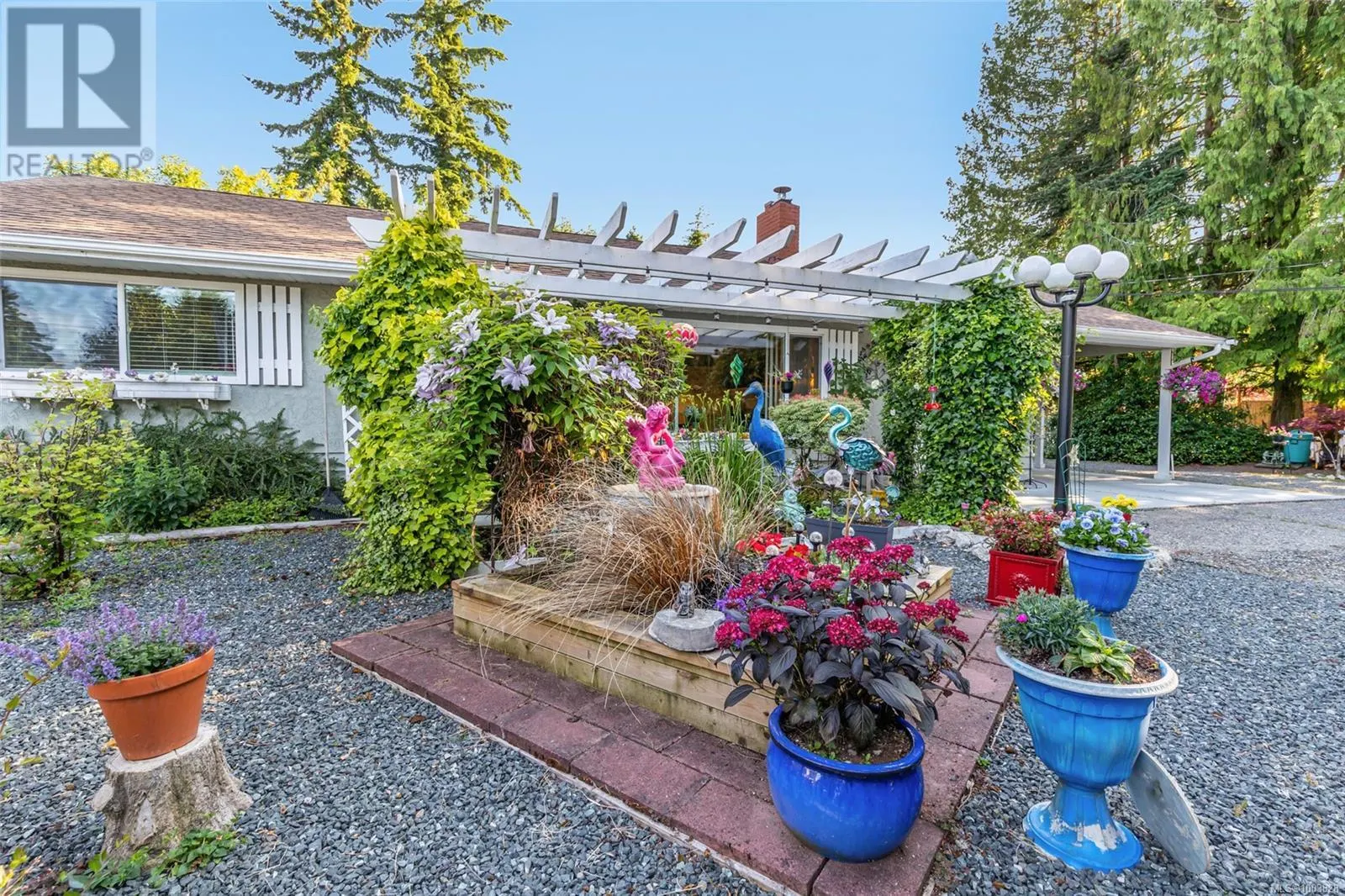 1226 Centre Rd