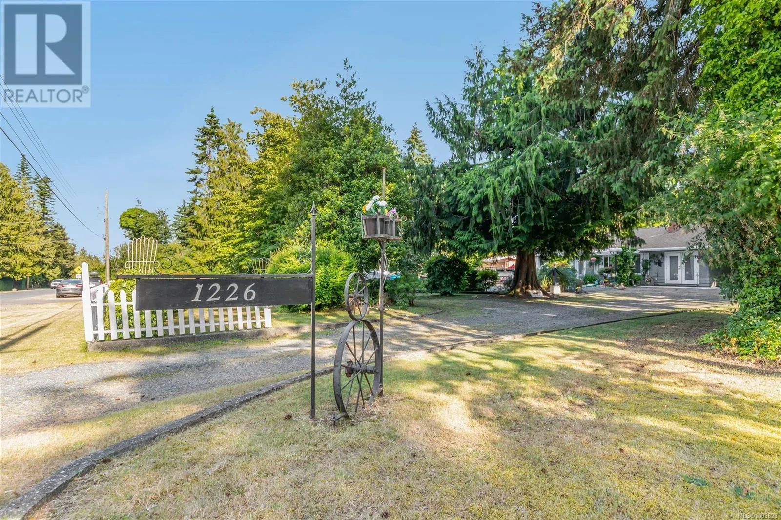 1226 Centre Rd