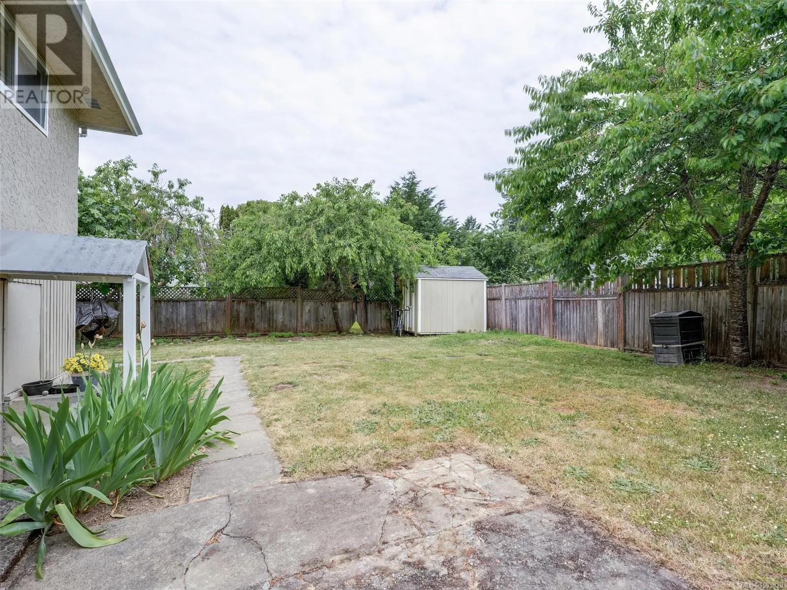 6743 Wendonna Pl