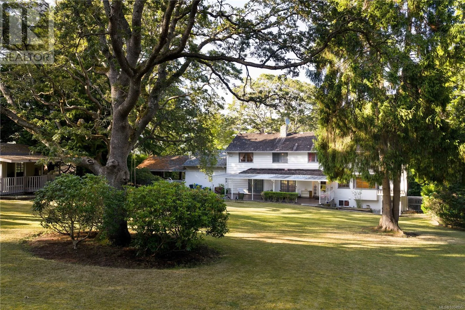 3460 Beach Dr