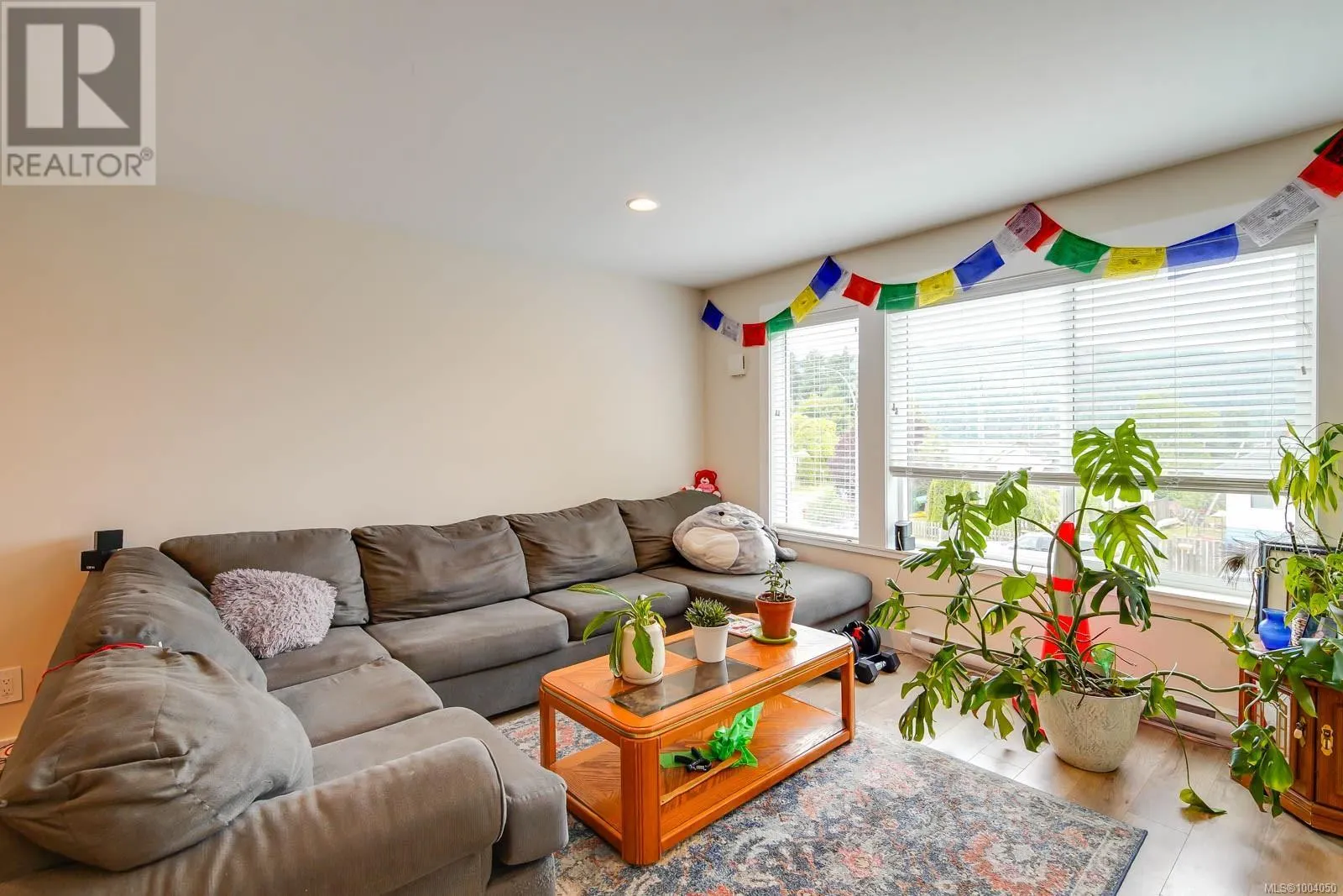 2 2623 5th Ave