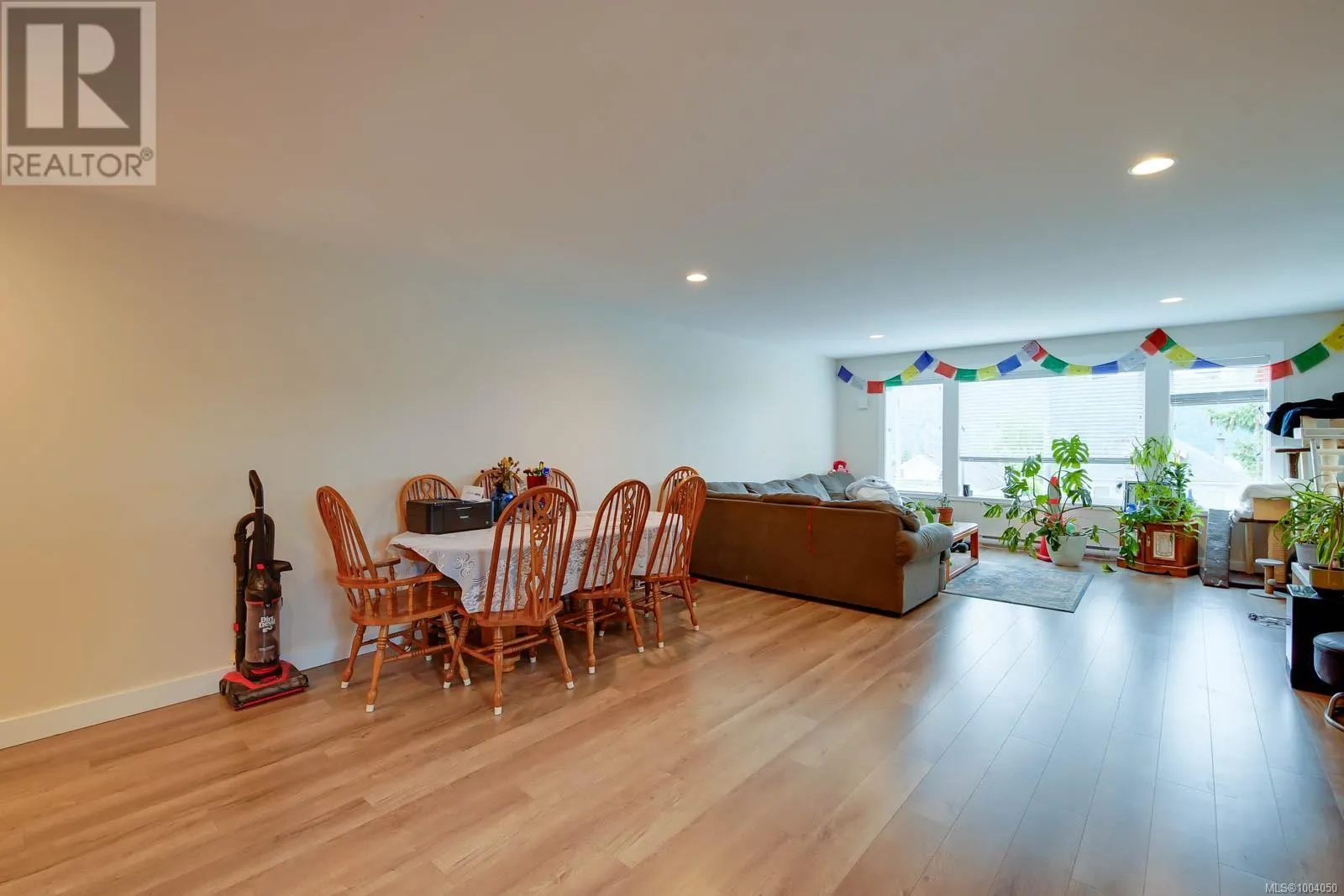 2 2623 5th Ave