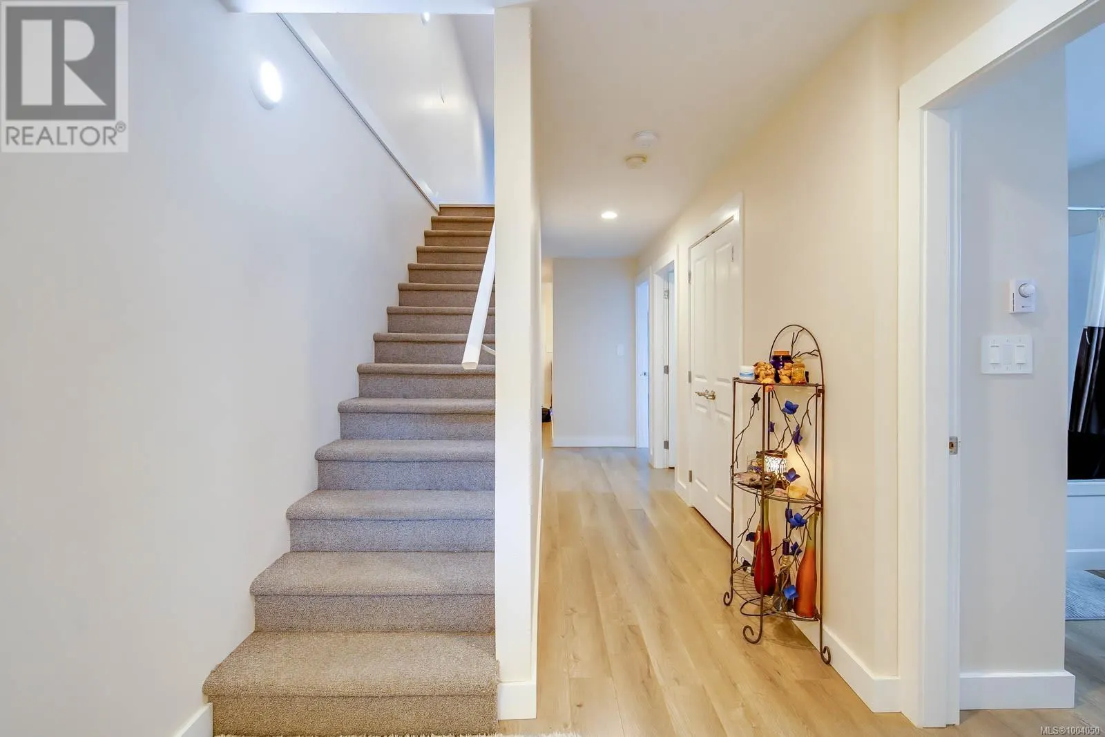2 2623 5th Ave