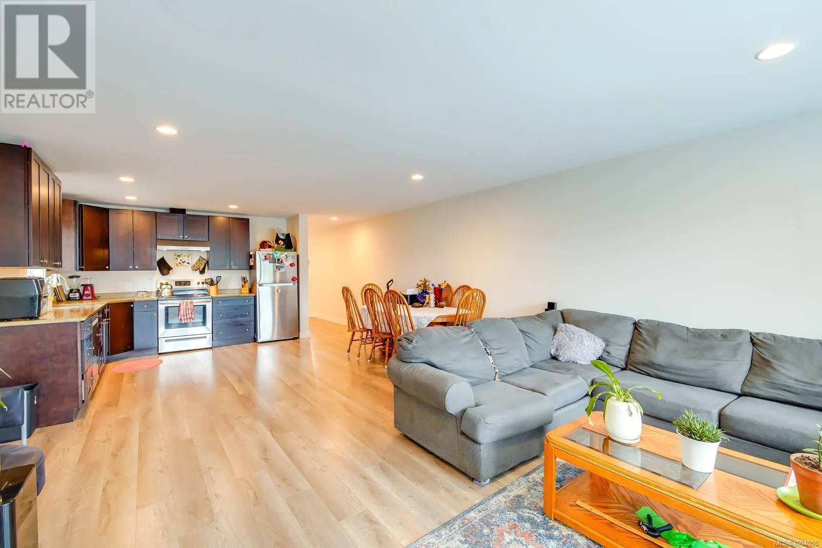 2 2623 5th Ave