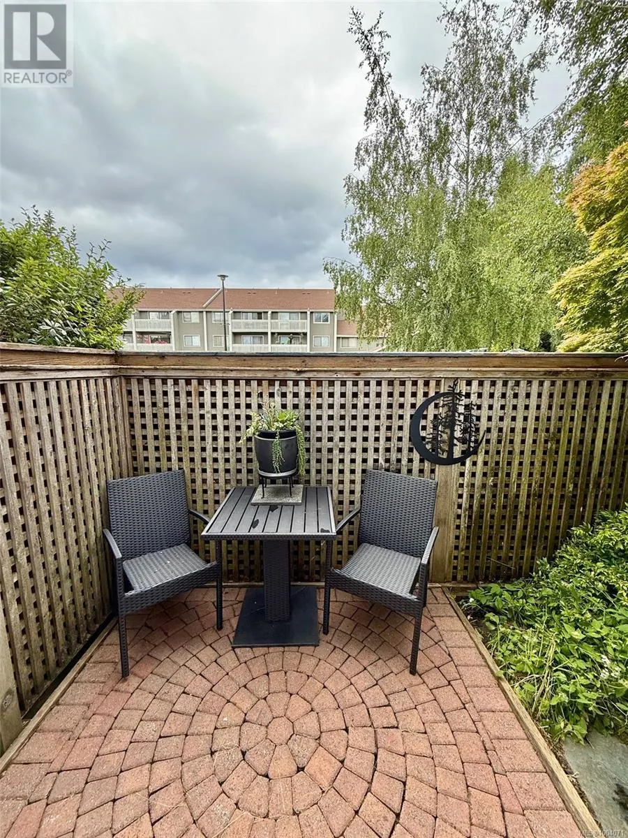 6 7120 West Saanich Rd