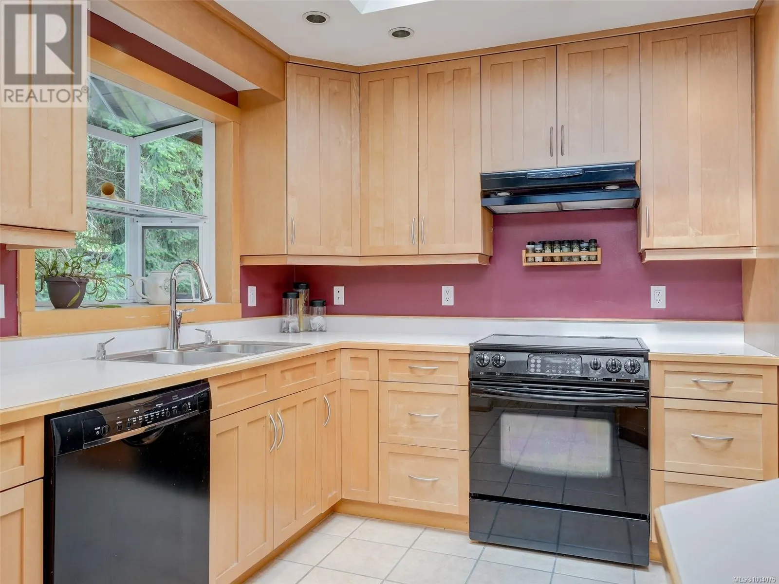 823 Cecil Blogg Dr