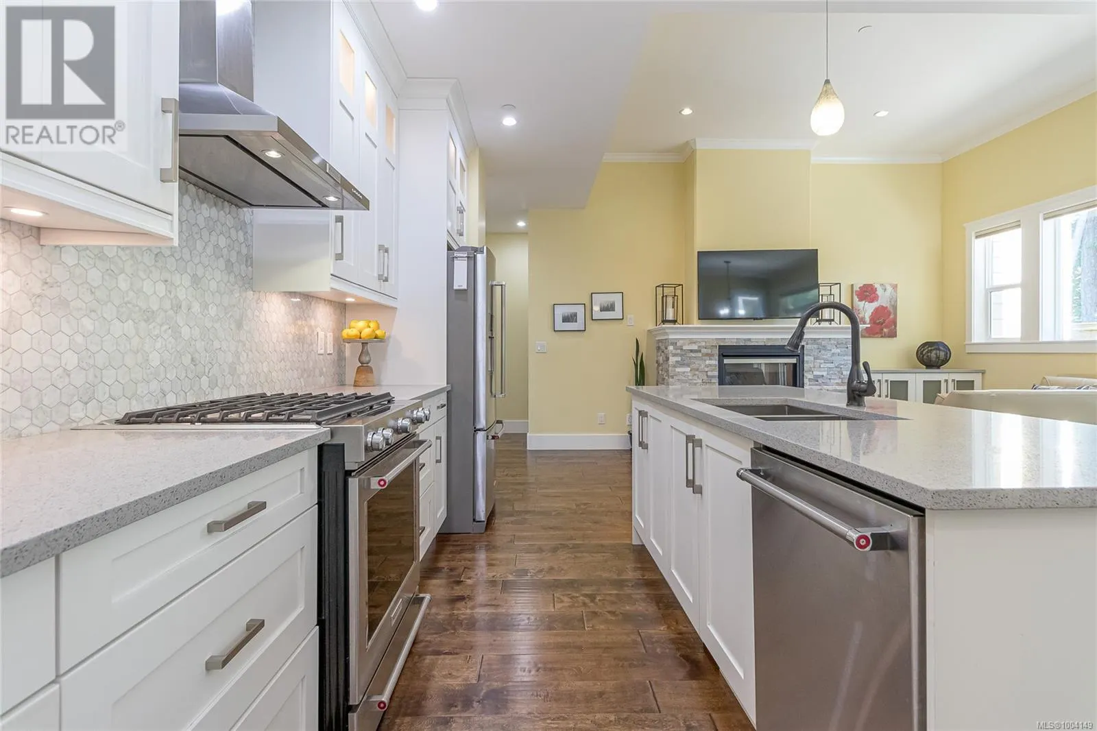 855 Parkside Cres