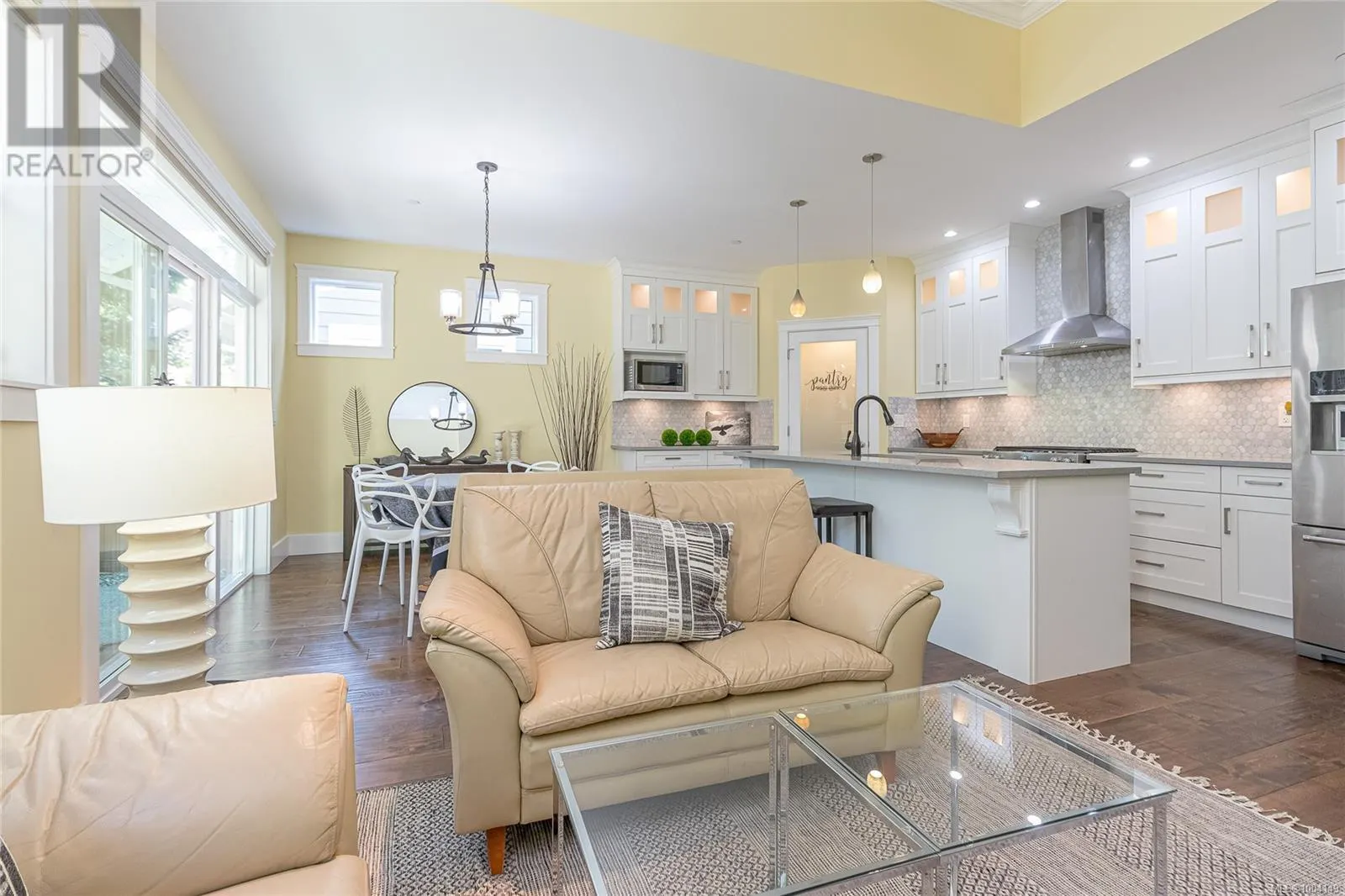 855 Parkside Cres